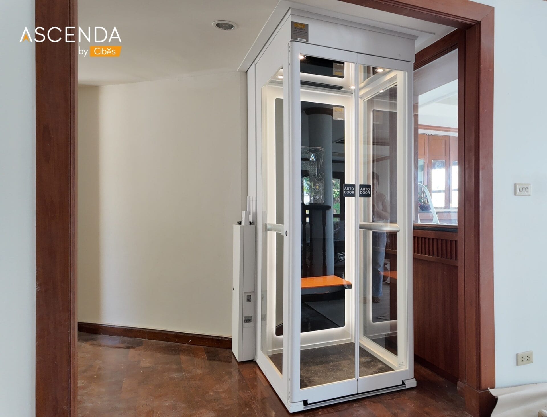 ลิฟท์บ้านลูกค้ากรุงเทพฯ ที่ Royal River Park ขนาด M สีขาว บริเวณชั้นที่ 1 ลิฟท์บ้านลูกค้ากรุงเทพฯ ที่ Royal River Park ขนาด M สีขาว บริเวณชั้นที่ 1