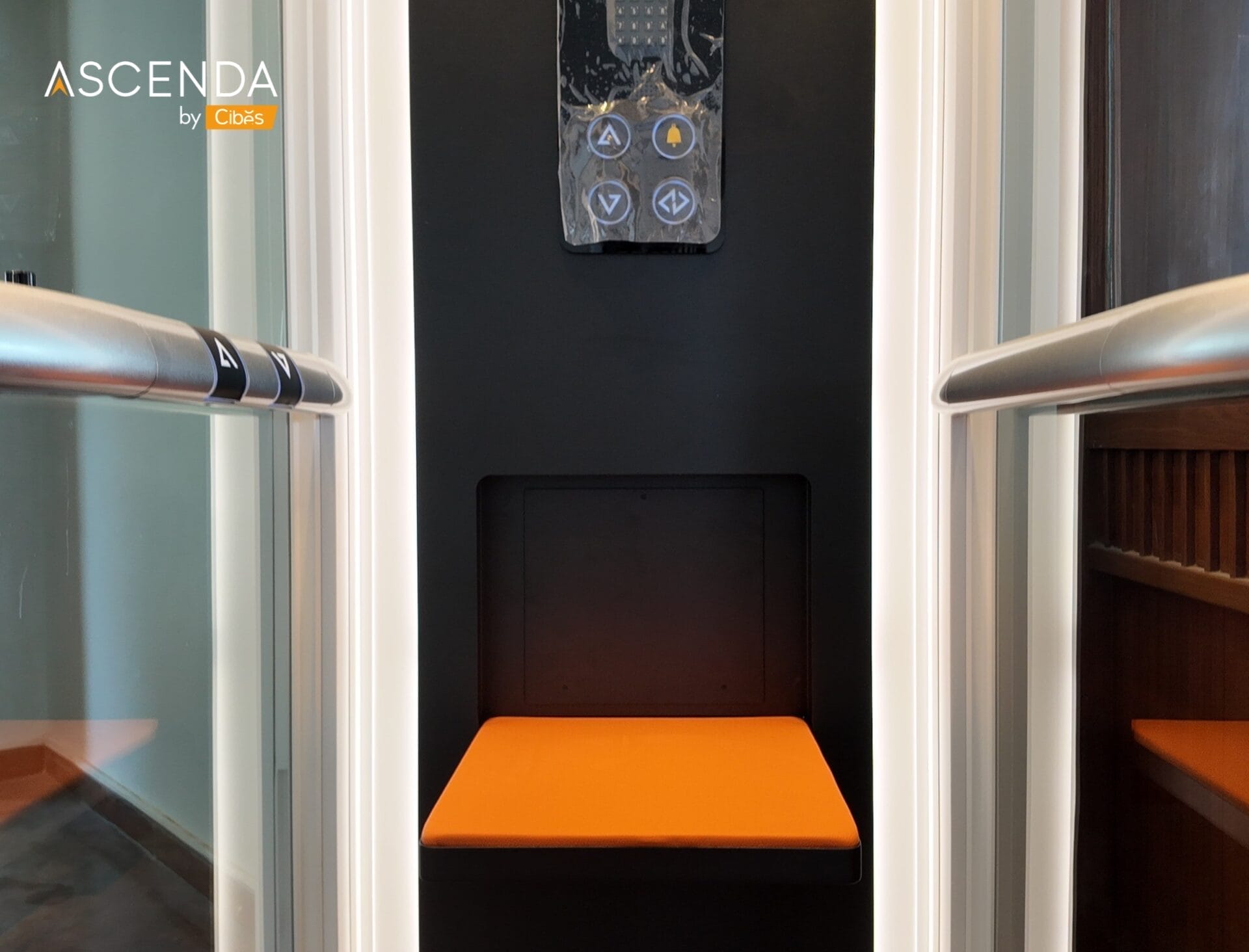 ลิฟท์บ้านลูกค้ากรุงเทพฯ ที่ Royal River Park ขนาด M สีขาว พร้อมเก้าอี้บิ้วอิน ลิฟท์บ้านลูกค้ากรุงเทพฯ ที่ Royal River Park ขนาด M สีขาว พร้อมเก้าอี้บิ้วอิน